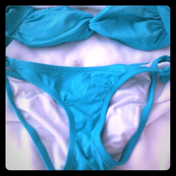 🚫SOLD🚫Turquoise bathing suit. VS