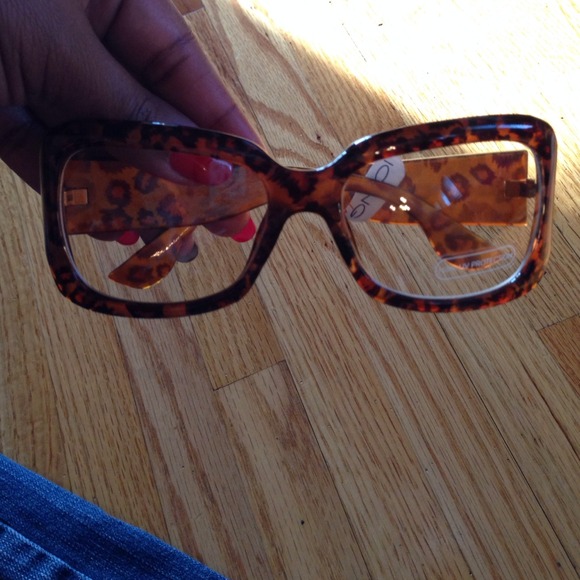 SOLD IN BUNDLE👓Leopard Print Fashion Glasses👓 - Picture 2 of 3