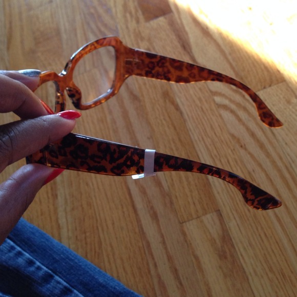 SOLD IN BUNDLE👓Leopard Print Fashion Glasses👓 - Picture 3 of 3