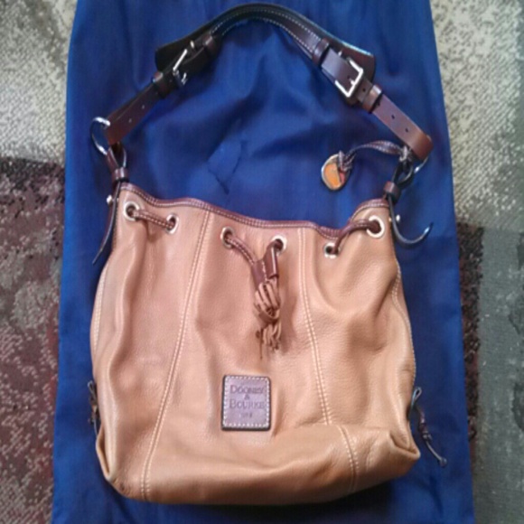 🌟Make An Offer🌟  Dooney & Bourke bucket purse.