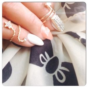 Mid ring fingers and scarfs