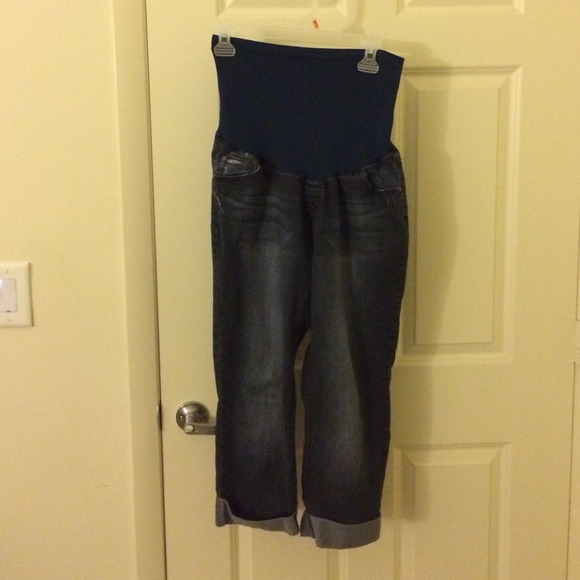 NEW LOW PRICE! Maternity capris