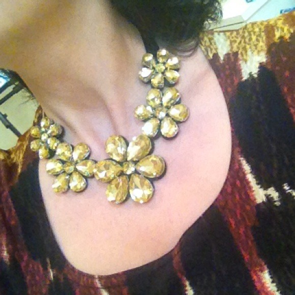 💛💛Golden Rhinestone Bib Statement necklace