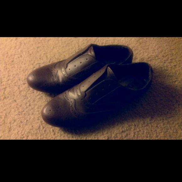 Brown laceless oxfords