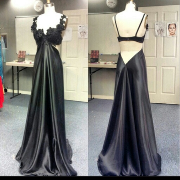 BEAUTIFUL BLACK DRESS