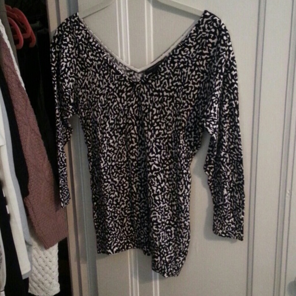 Bkack and White sweater top