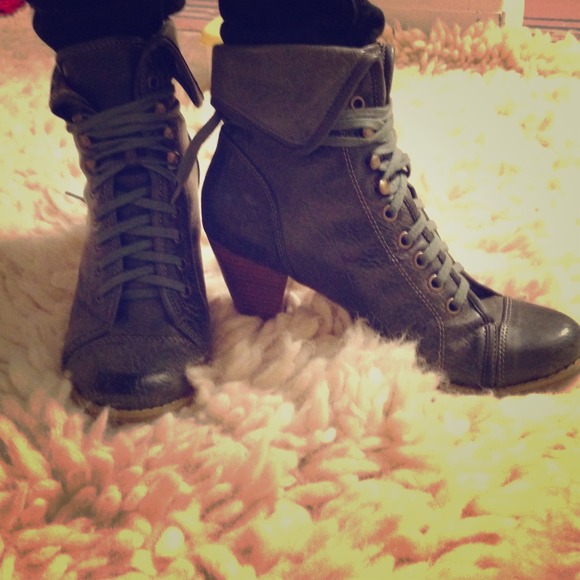 Forever21 army green boots comfortable heels