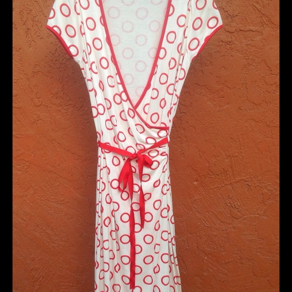 Red and Cream Surplice Wrap Dress NWOT Medium - Picture 2 of 3
