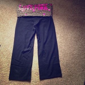 Love pink bling yoga crop pant