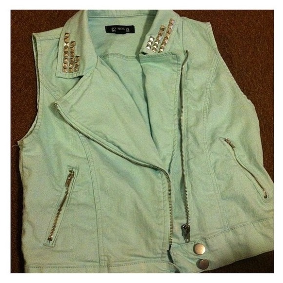 F21 Vest