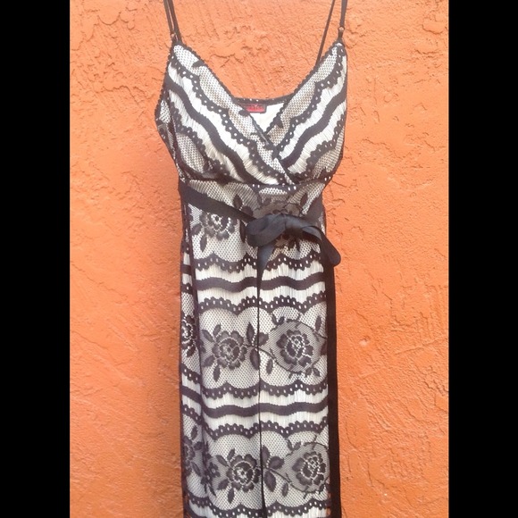 Black  Lace Party Dress w/Nude Lining NWOT - Picture 2 of 3