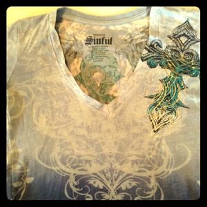 🚫SOLD IN BUNDLE🚫 Sinful tee size M - light blue