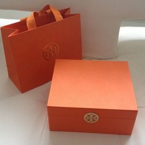 ✴️TORY BURCH box and bag + purse size perfume! ✴️