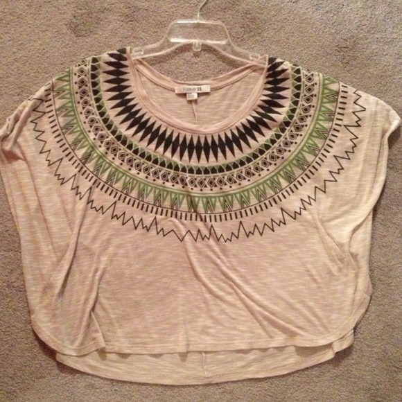 Loose shirt with tribal design (size M)
