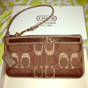 COACH wrist purse. New! Orig: tags,box,tissue $70