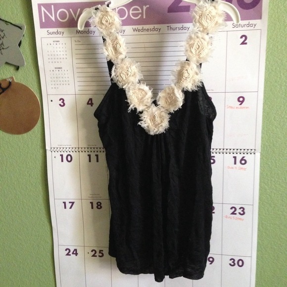 Adorable sleeveless flower tank NWOT