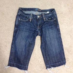 ⚠️On hold⚠️🎀Miss Me denim capris🎀