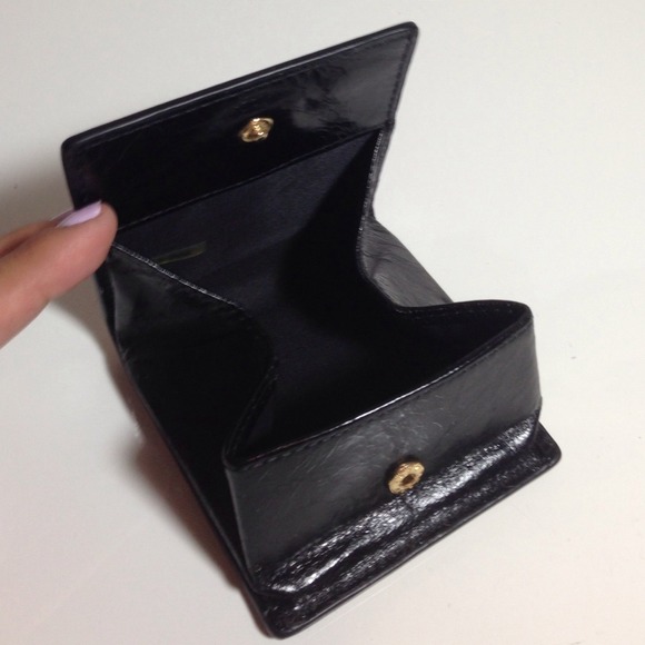 ❌SOLD❌Tory Burch Patent Pop Up Change Purse Wallet - Picture 2 of 4