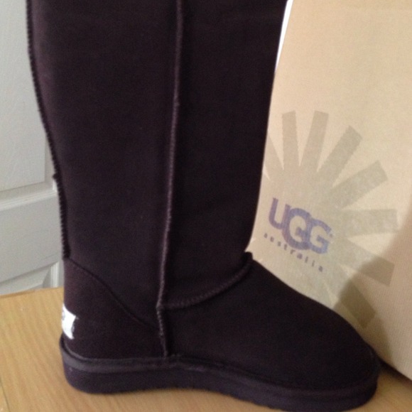 Non authentic classic tall ugg boots color coffee