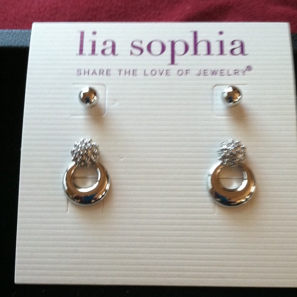 4 in 1 set, pierced earrings.