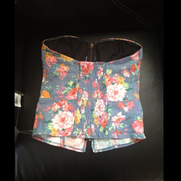 Flowered shirt - Picture 2 of 2