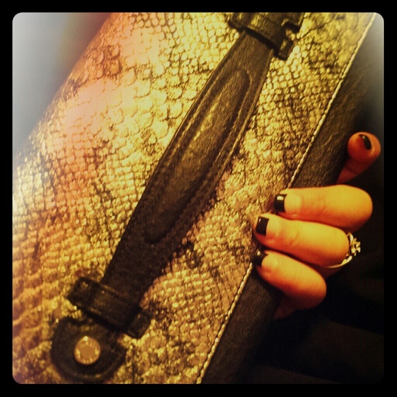 Large Kenneth Cole Reaction Clutch