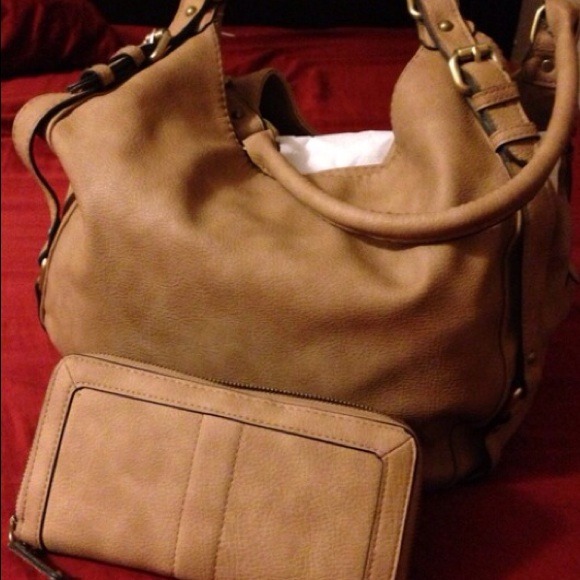 Brown purse and matching wallet