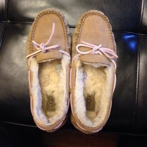 Ugg Dakota size 7