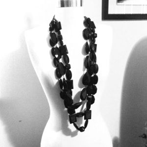 Chuncky black beaded necklace