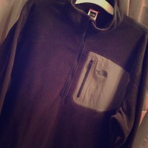 North Face Fleece - 1/2 Zip.