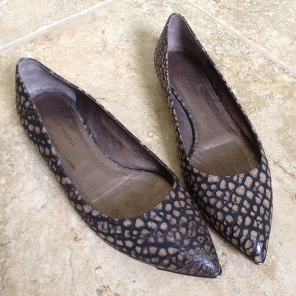 πGiftedπDevi Kroell Embossed Leather Flats - Picture 2 of 4