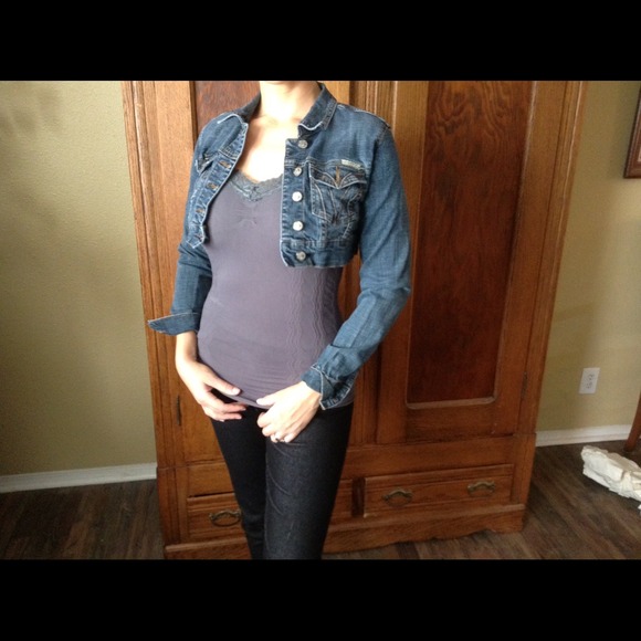 Cropped short long sleeve jean jacket