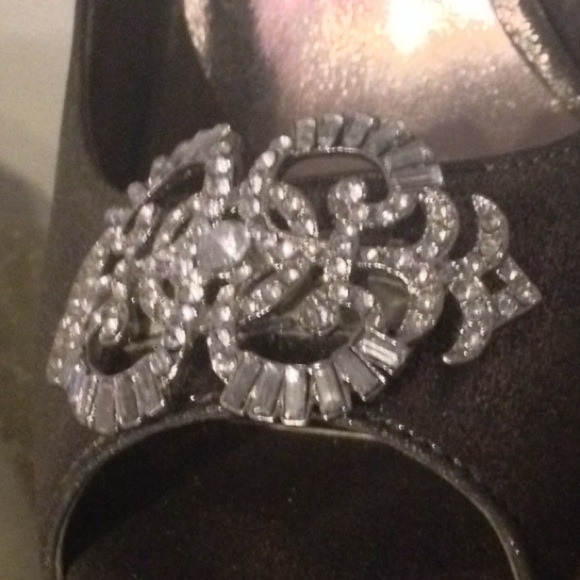 1 Day Sale Only worn once silver heels - Picture 3 of 4