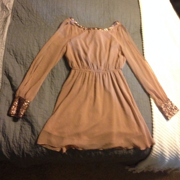 Gold dress - Picture 2 of 3