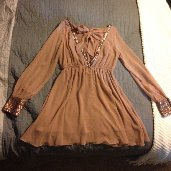 Gold dress - Picture 3 of 3