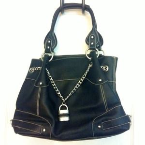 ❗️Reduced❗️Black shoulder bag! w/ silver chain