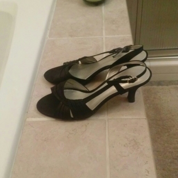 Liz Claiborne heels 1.5 inch short heels