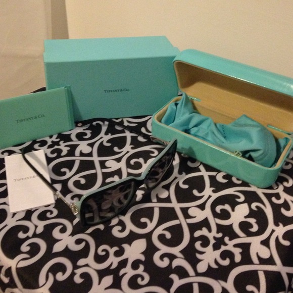 💢SOLD💢Tiffany and co sunglasses
