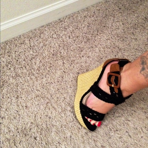 Heels - Picture 3 of 3