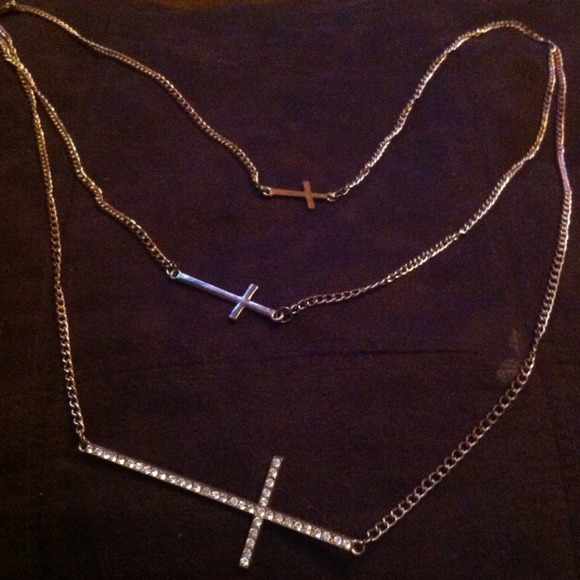 SOLD 🙏 Cross necklace 🙏