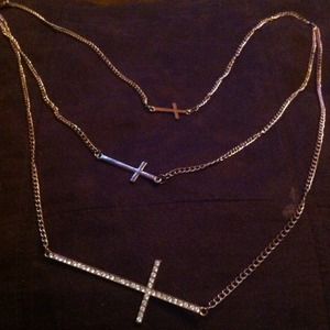 SOLD 🙏 Cross necklace 🙏