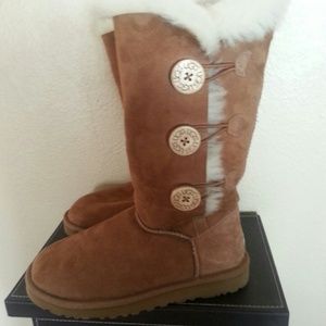 Uggs Bailey triple button Size 5 $225