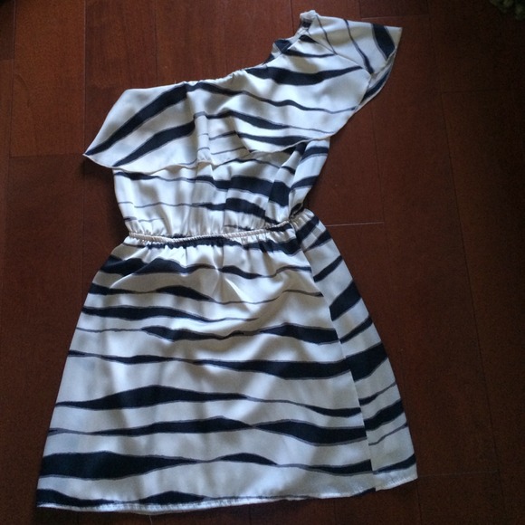 One shoulder zebra print dress