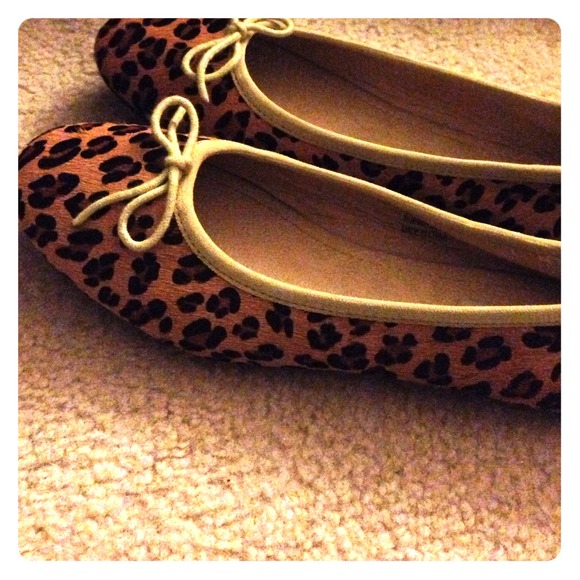 🎉REDUCED💃Steve Madden Leopard Print Flats