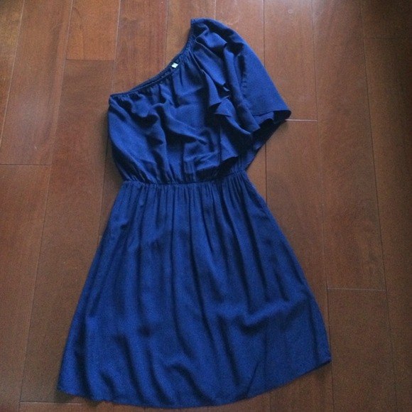 One shoulder navy blue dress
