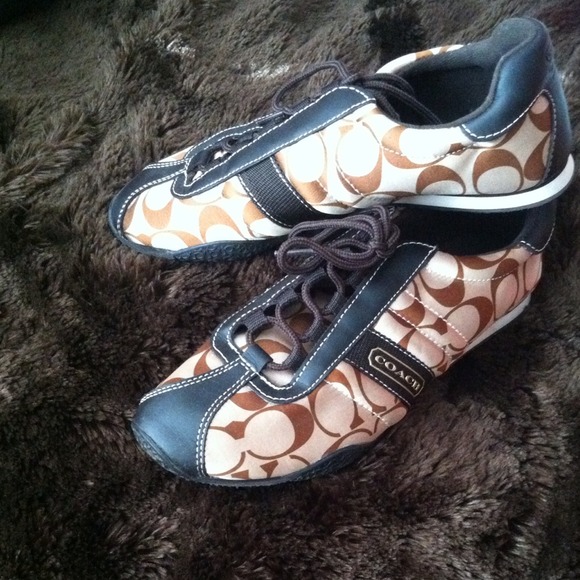 Coach shoes !!