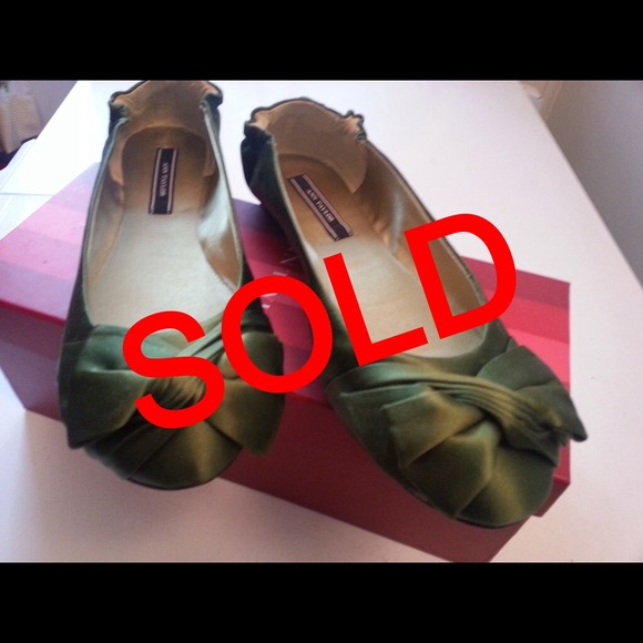 🎉🎉 Ann Taylor Green Flats 🎉🎉📢SOLD📢🎉🎉🎉