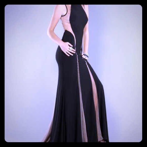 Perfect dress for prom :)
