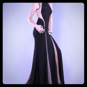 Perfect dress for prom :)