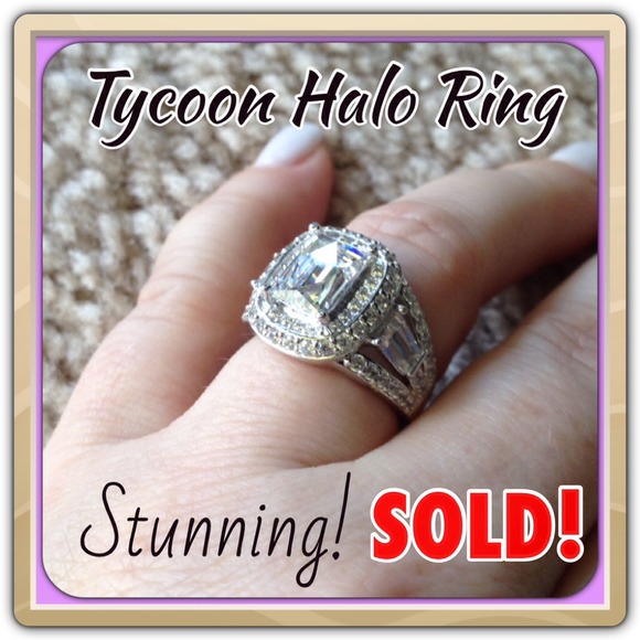 SOLD💥Sterling/Platinum Sim. Diamond Halo Ring